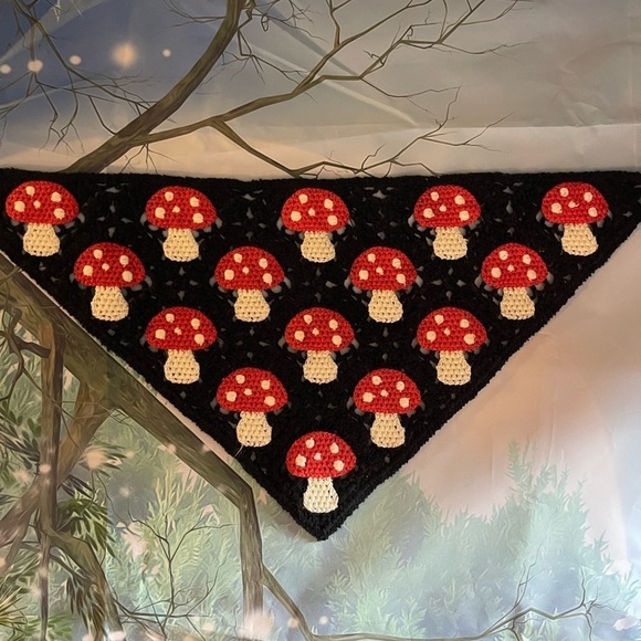Amanita Mushroom Kerchief 🍄 - Picture 5 of 7